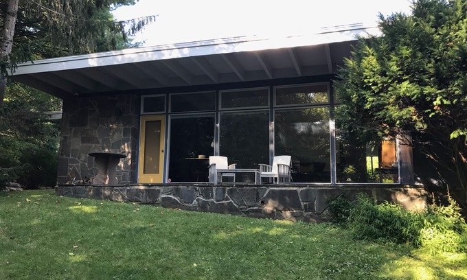 Woodstock Maison | Joyau du milieu du siècle avec piscine chauffée à un mille de la ville