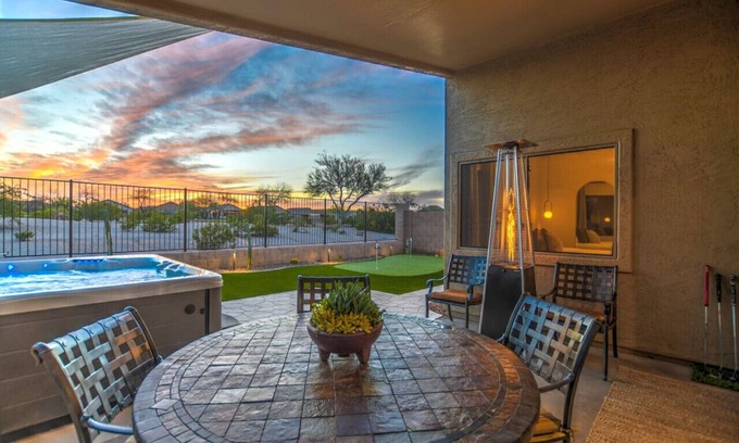 San Tan Valley Maison | Mid Century Themed Home on the Golf Course