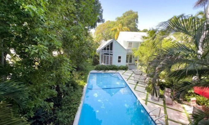 White Street Gallery District Maison | Mid Town Affordable 3bd/2.5ba 3 story Townhome
