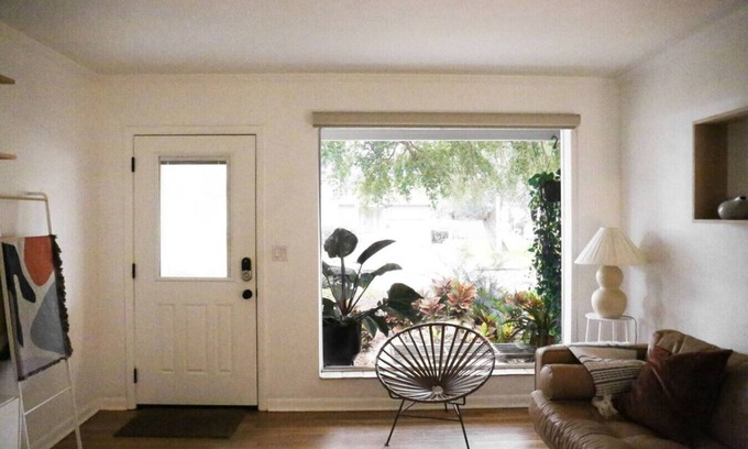 St. Augustine Maison | Midcentury Bungalow on Anastasia