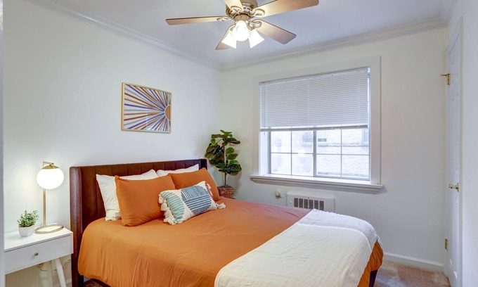 South Park Hill Copropriété | MidMod 2bdrm with rooftop, walk to Rose Medical