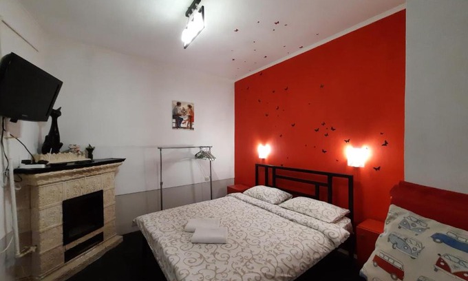 Lviv City Center Appartement | Midnight Cats' Apartment in Rynok Square Світло є завжди!