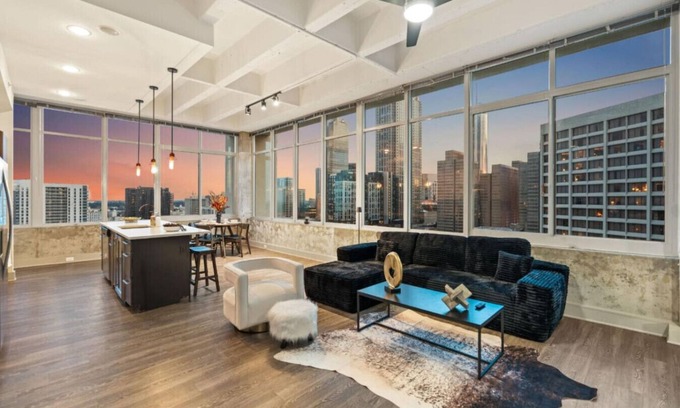 Peachtree Center Appartement | Midnight Magnolia Loft | 1906