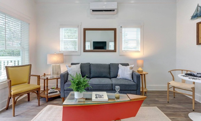 Thunderbolt Cottage | MidShipTury Cottage - 5 minutes to SAV / 15 to Beach by Lucky Savannah