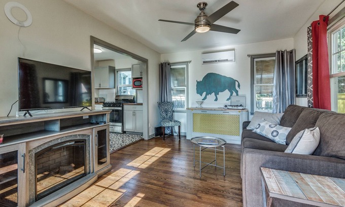 Central Oklahoma City Maison | Midtown cottage near OCU/minutes to Bricktown
