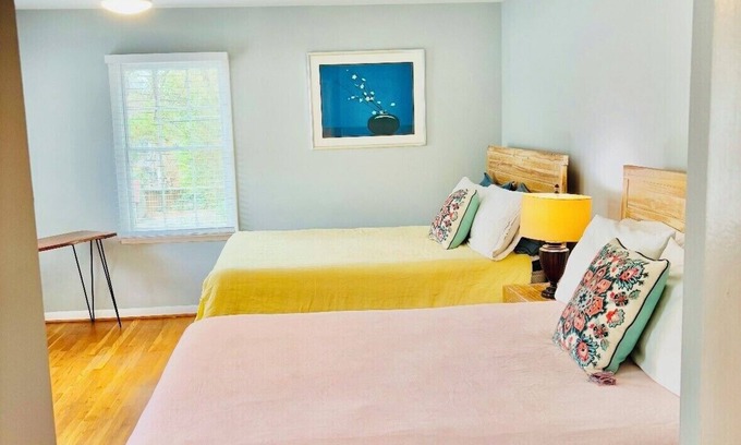 Piedmont Heights Maison | Midtown House, Walk to Piedmont Park, private Fire Pit, Sleeps 14, free parking