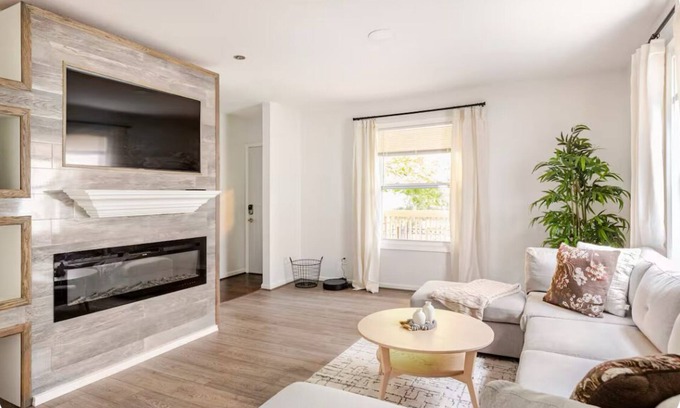Powderhorn Maison | Midtown Mini Hideaway: NEW LISTING!! Cozy House/ Free parking/ Fast Wifi