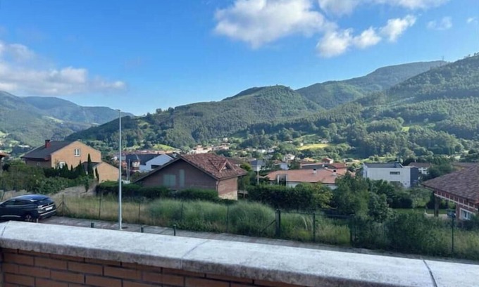 Muskiz Maison | Mikasita: spacious house with mountain views