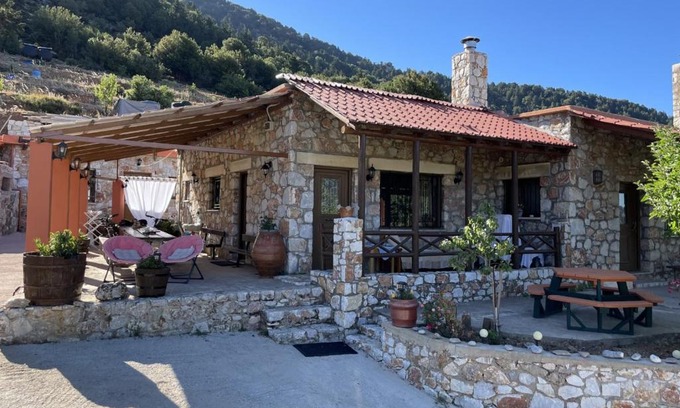 Agía Eiríni Maison | Mike Omalos Houses