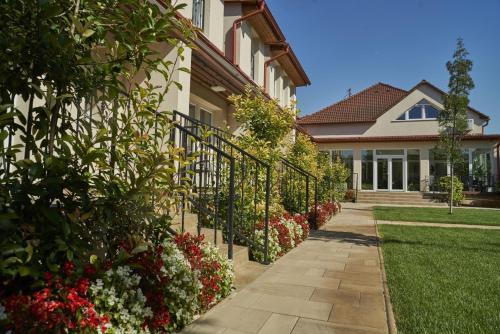 Kunszentmiklos Appartement | MiklósGrill - Kunszentmiklósi Étterem és Panzió