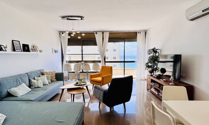 Netanya Appartement | MIKLAT Elegant Apt with Balcony & Sea View by FeelHome