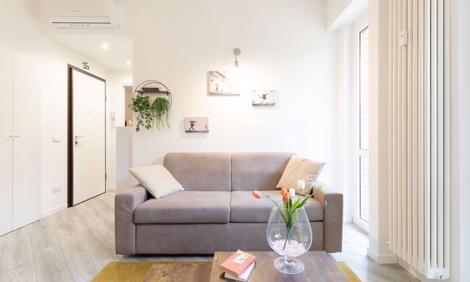 Milanino Appartement | Milan/Monza - Banksy's flowers