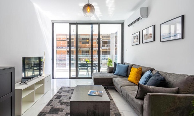 Livadia Appartement | Miles 2-Bedroom Apt in Livadia