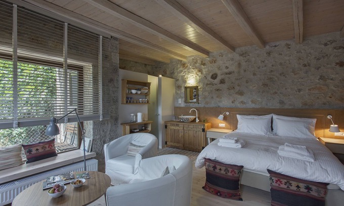 Arachova Appartement | Chambre Milia. Spacieux et autonome, idéal pour un couple.