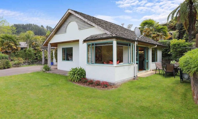 Lake Okareka Maison | Millar's Hideaway Sum