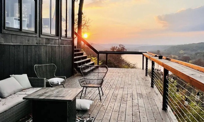 Rio Robles Maison | Million Dollar Lake Views On Lake Austin Mins to DT