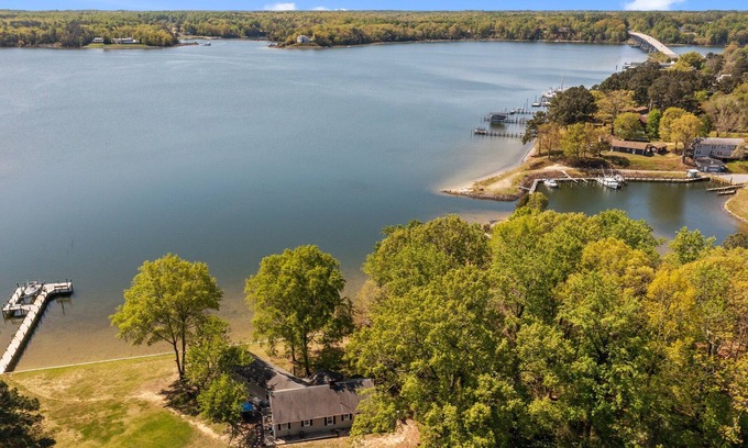 Wicomico Church Maison | Million Dollar View, river house w/ private dock & beach area