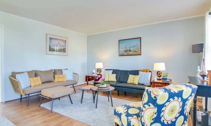 Milton Maison | Milton Townhouse ~ 9 Mi to Delaware Bay!