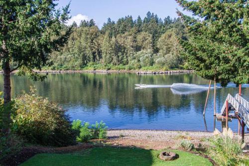 Jennings Lodge Maison | Milwaukie Riverfront Guest House