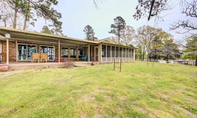 Mineola Cottage | Mineola Lake House w/ Dock & Fire Pit!