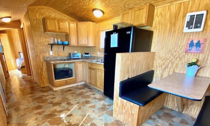 Belfield Cabine | Mini Cowboy Cabin - Tiny House near Medora, ND