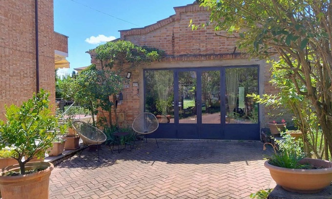 Sinalunga Maison | Lovely outbuilding with private park, in the village