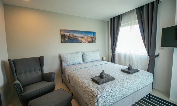 Kram Copropriété | Mini Studio Lake View, Kitchen, AC and Wi-Fi