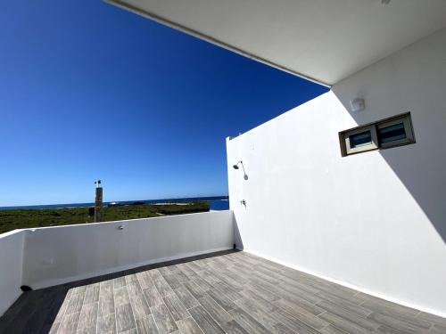 Minatitlán Appartement | Mínimal apartment with terrace and ocean view