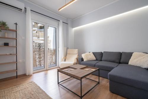 Petralona Appartement | Minimal Frame by ΜΡS