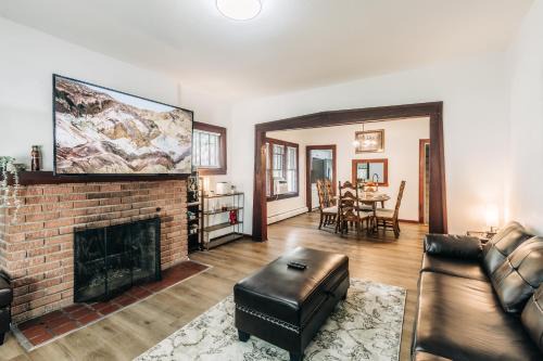 Hiawatha Maison | Minnehaha Falls Hideaway