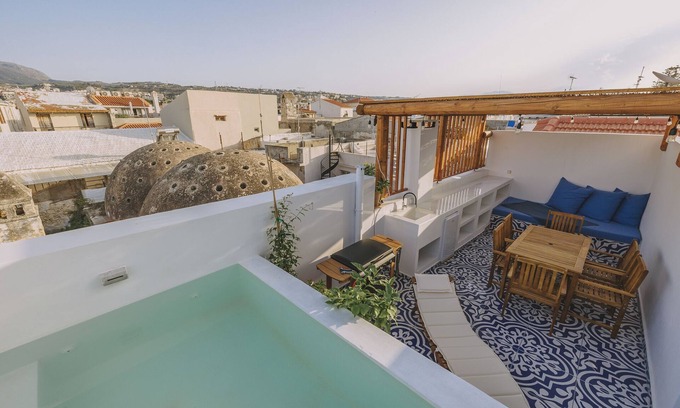 Old Town Rethymnon Maison | Minoos Residence, Central restored/modern 3floor house w/ seasonal roof pool