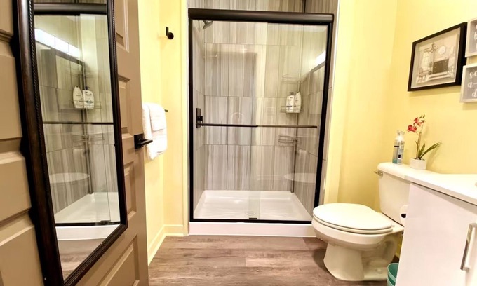 Midtown Appartement | ~Mins to DMC/Perfect for Monthly stays!
