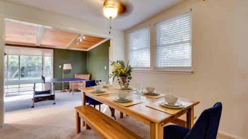 Savannah Maison | Mins To Downtown! Ping-Pong&Pets - Halcyon Hangout