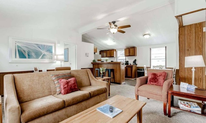 West Columbia Maison | Mins to Downtown & Working Desk - Gamecock Roost