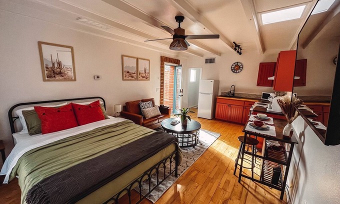 West University Appartement | Mins to UA, 4th, Downtown