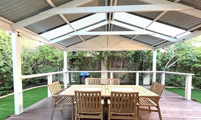 Templestowe Lower Maison | Minutes away from local shopping district and the Westfield Doncaster