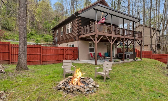 Valley Creek Run Cabine | Minutes from all attractions, in the heart of Maggie Valley!