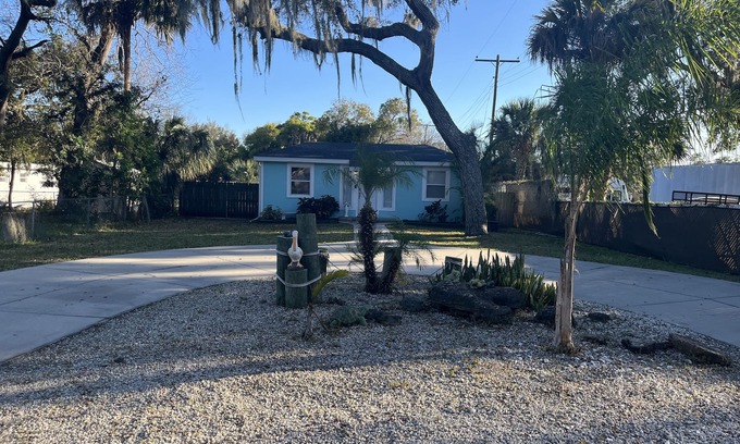 Harbor Oaks Maison | Minutes from beach, Daytona, New Smyrna and Ormond Centrally located