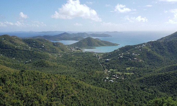Maho Bay Quarter Appartement | À quelques minutes des plages et des sentiers du parc national, avec une grande chambre.
