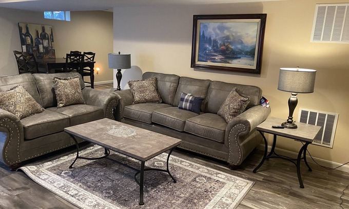 Charles Town Maison | Minutes from historic Harpers Ferry