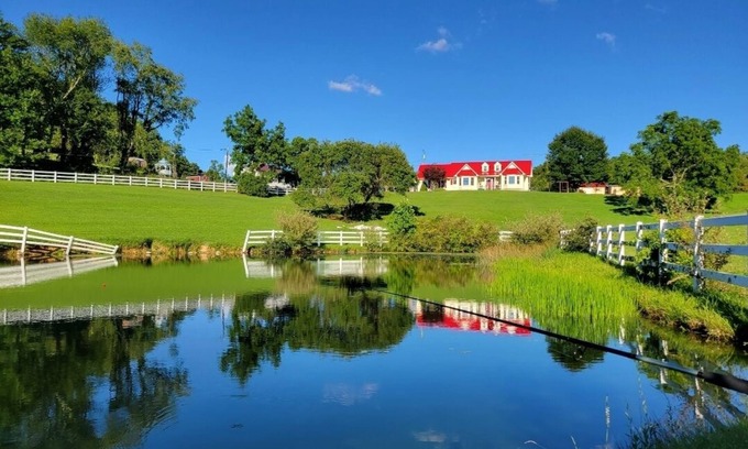 Fayetteville Maison | Minutes from New River Gorge! Country setting - great for families and friends!