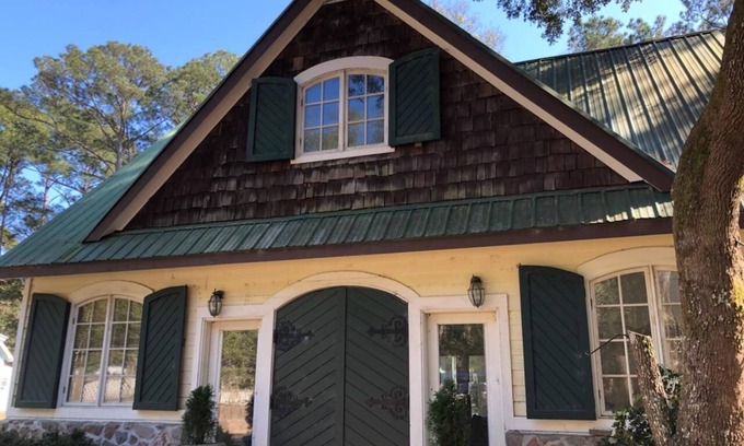 Daufuskie Island Maison | Minutes from the beach, with indoor hot tub