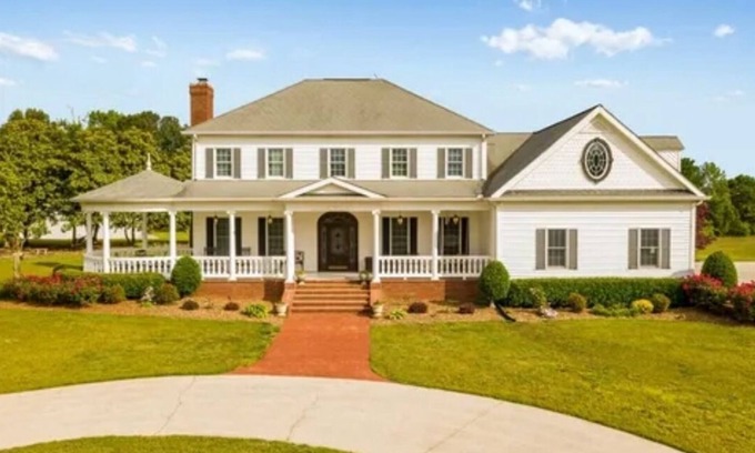 Ocoee Maison | Minutes from the Ocoee River! Farmhouse that sleeps 18! 3 King Suites!