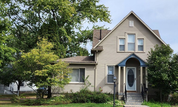 Sandusky Maison | Minutes to Cedar Point, newly remodeled 4 bedrooms.