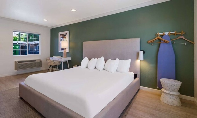 Piedmont Avenue Hôtel | Minutes to Good Old Lake Merritt! Pet-friendly modern-retro style motel