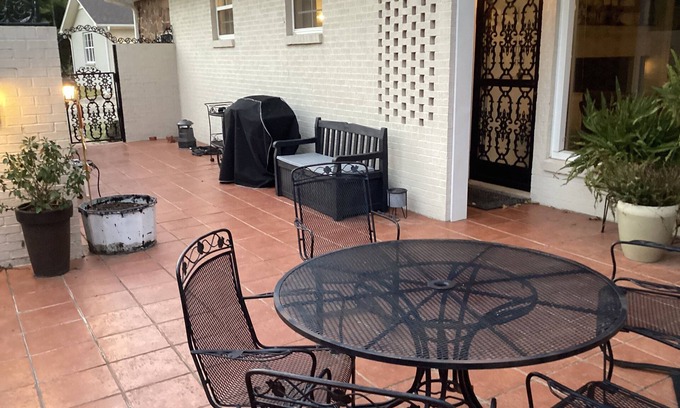 Grenada Appartement | Minutes to Grenada Lake, Restaurants, and Golf Courses.