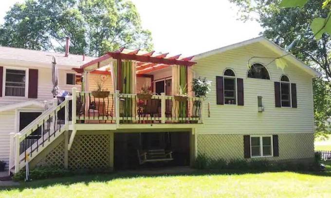 Geyser Crest Appartement | Minutes to SPAC and Historic Race Track with Pool