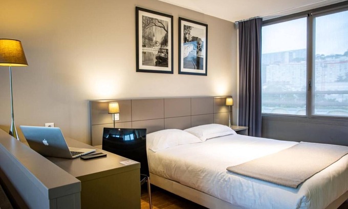 9th Arrondissement Hôtel | Minutes to Tête d'Or Park! Pet-friendly Suite with City View and Kitchenette!