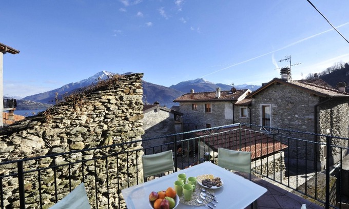 Musso Appartement | moderne, spacieux, beauté et tranquillité, vue sur le lac et la montagne, WiFi haut débit