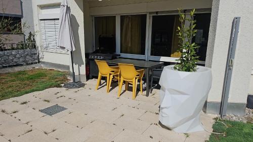 Leonberg Appartement | Miracle House mit Terrasse, Parkplatz & Top-Ausstattung in Leonberg